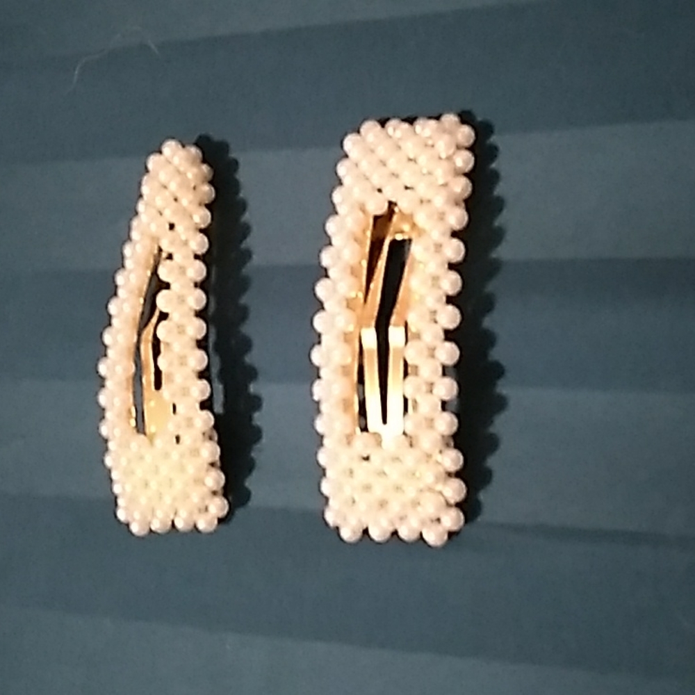 Faux pearl barrettes pair